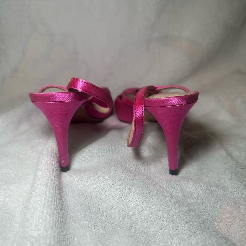 SCHUTZ Cosette Fuchsia Satin Slingback Pointed Toe Heel Sandals Black Bow Size 8 - Picture 4 of 7